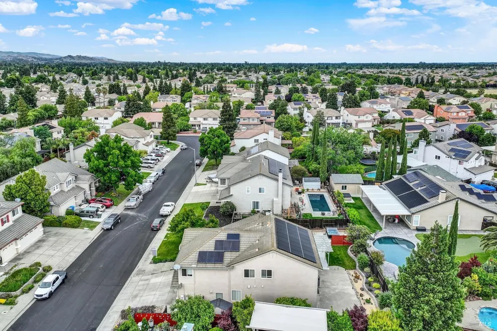 943 Fallsgrove Way, Vacaville, CA 95687