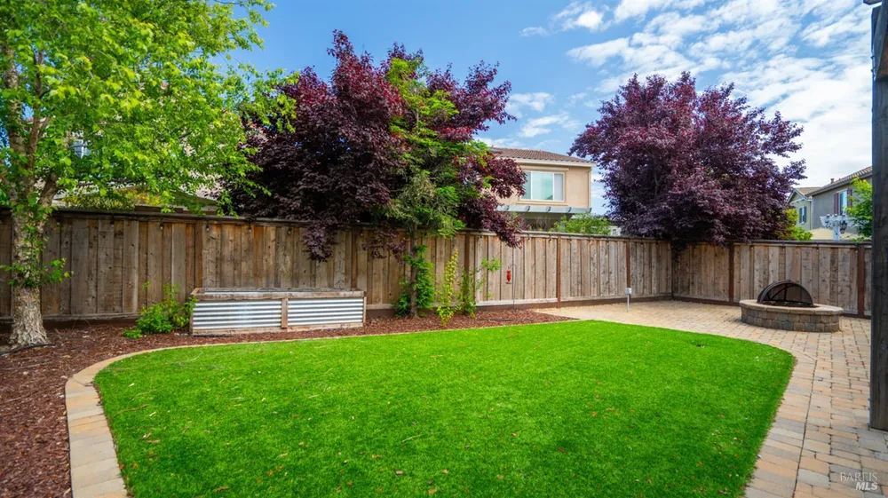 8018 Kenai Ct, Vacaville, CA 95687