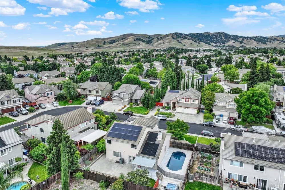 943 Fallsgrove Way, Vacaville, CA 95687