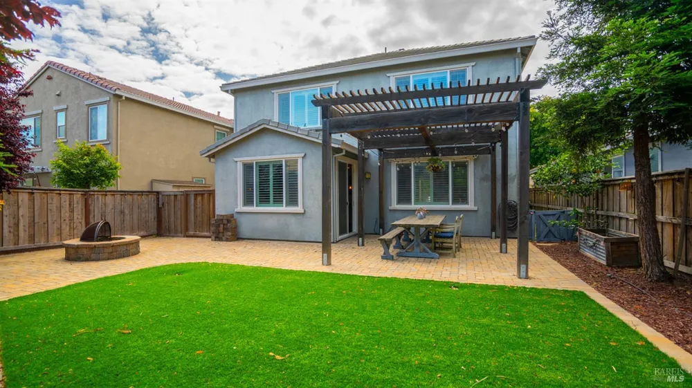 8018 Kenai Ct, Vacaville, CA 95687