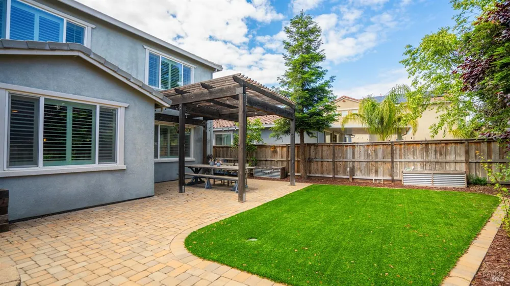 8018 Kenai Ct, Vacaville, CA 95687