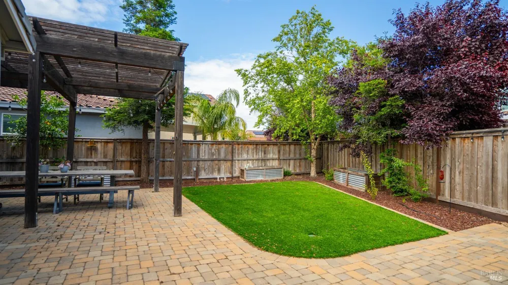 8018 Kenai Ct, Vacaville, CA 95687