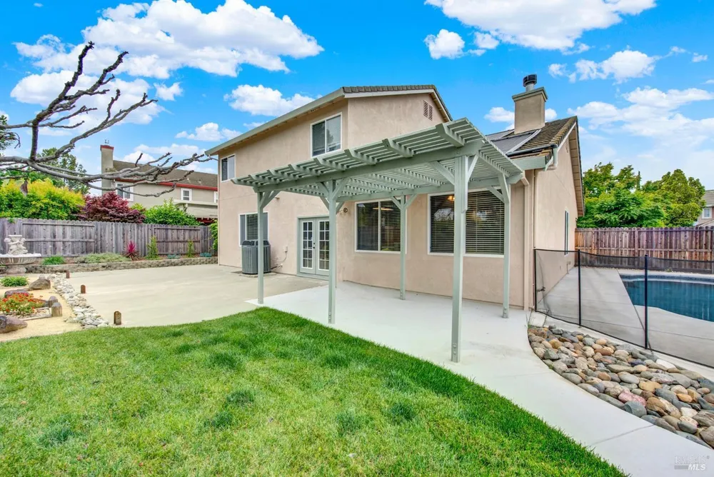 943 Fallsgrove Way, Vacaville, CA 95687
