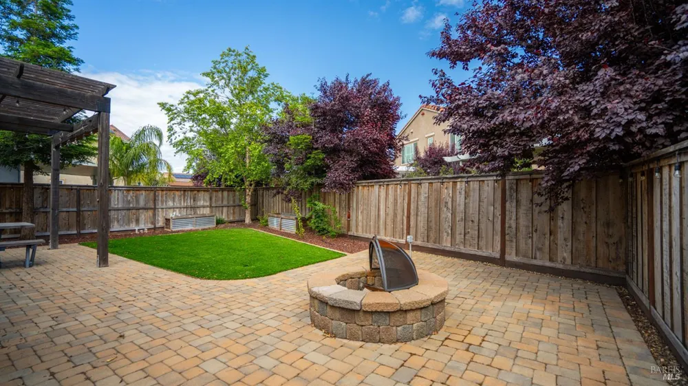 8018 Kenai Ct, Vacaville, CA 95687