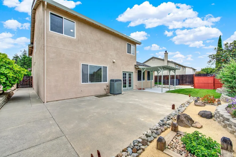 943 Fallsgrove Way, Vacaville, CA 95687