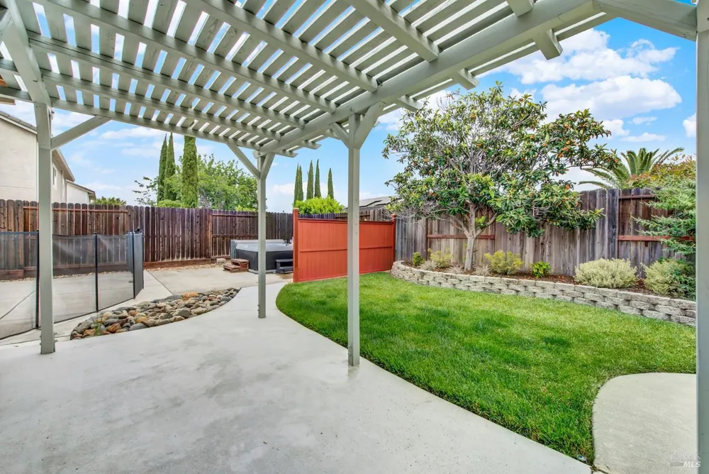 943 Fallsgrove Way, Vacaville, CA 95687