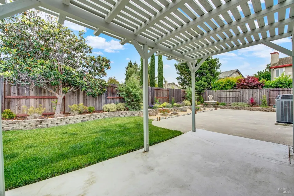 943 Fallsgrove Way, Vacaville, CA 95687