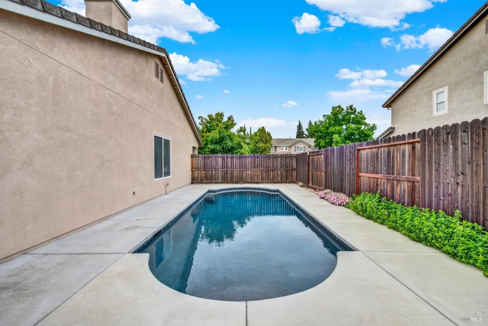 943 Fallsgrove Way, Vacaville, CA 95687
