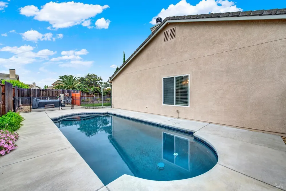 943 Fallsgrove Way, Vacaville, CA 95687