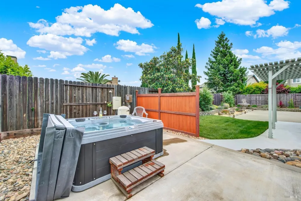 943 Fallsgrove Way, Vacaville, CA 95687