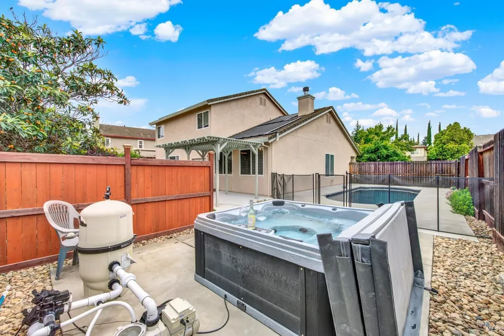 943 Fallsgrove Way, Vacaville, CA 95687