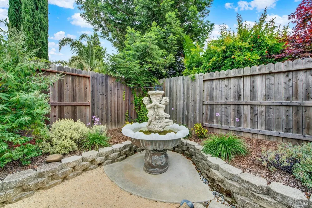 943 Fallsgrove Way, Vacaville, CA 95687