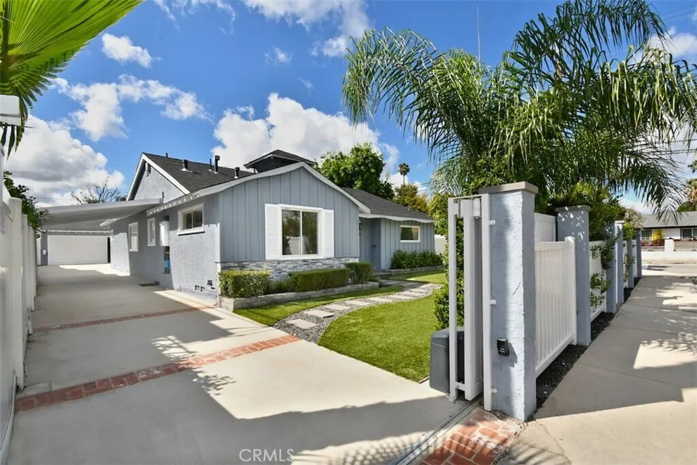 15576 Hesby St, Encino, CA 91436