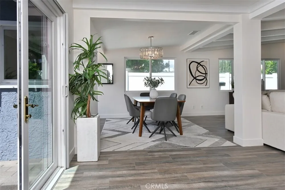 15576 Hesby St, Encino, CA 91436