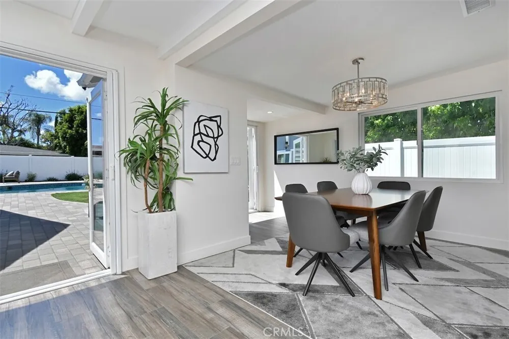 15576 Hesby St, Encino, CA 91436