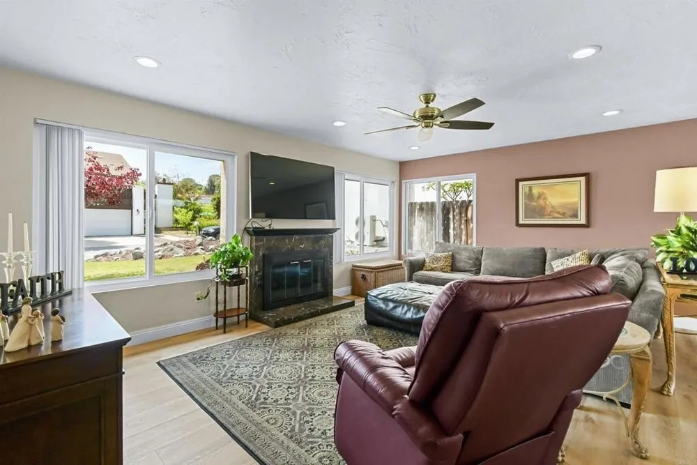 2611 Ledgetop Pl, Spring Valley, CA 91977