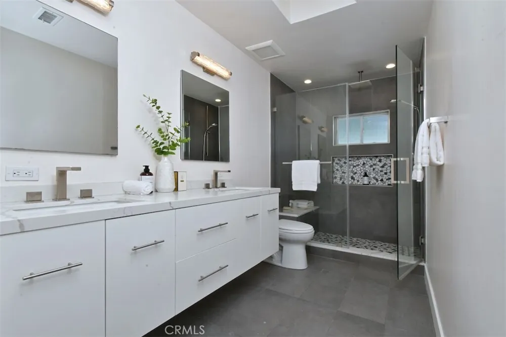 15576 Hesby St, Encino, CA 91436