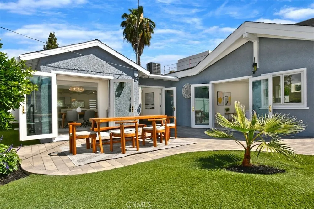 15576 Hesby St, Encino, CA 91436