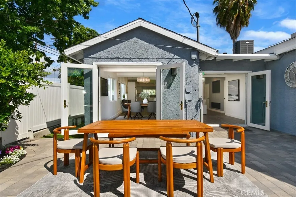 15576 Hesby St, Encino, CA 91436