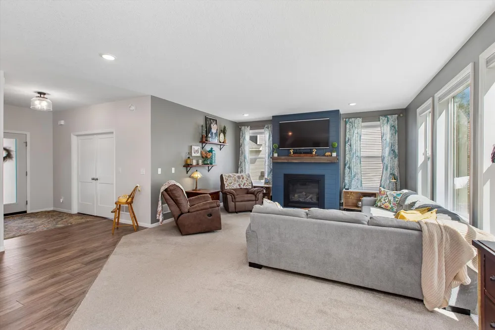 5590 Upper 179th St W, Lakeville, MN 55044
