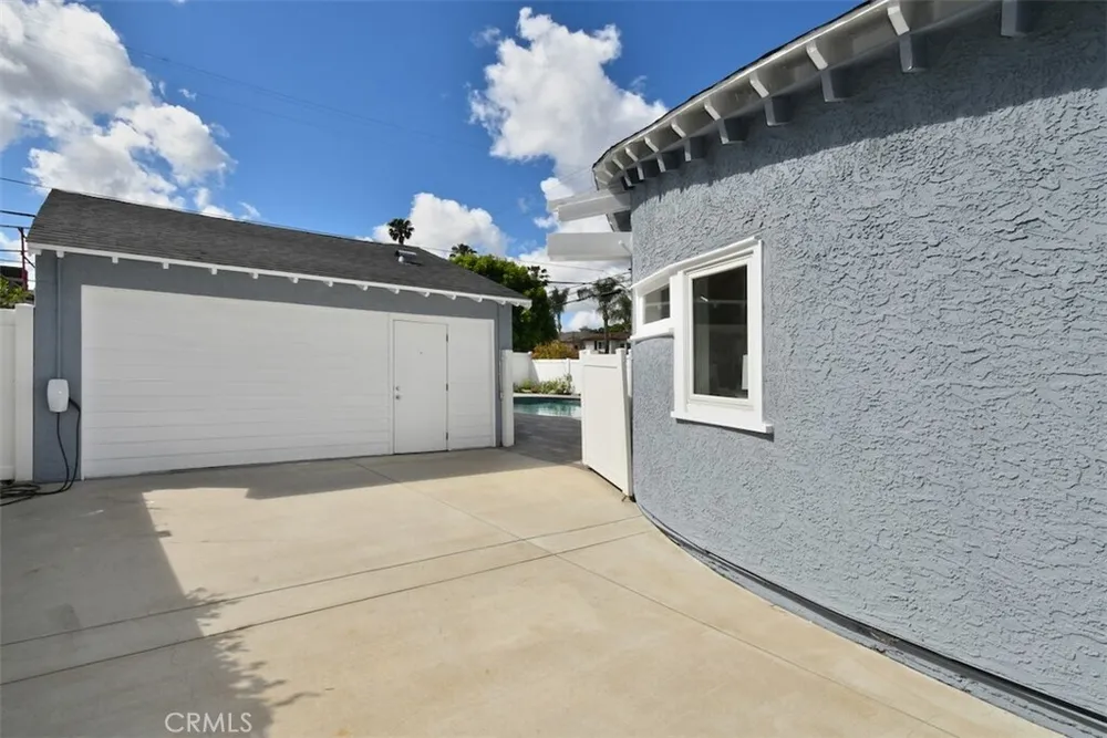 15576 Hesby St, Encino, CA 91436