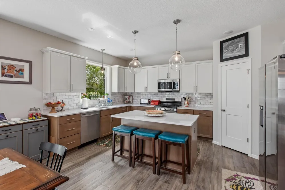 5590 Upper 179th St W, Lakeville, MN 55044