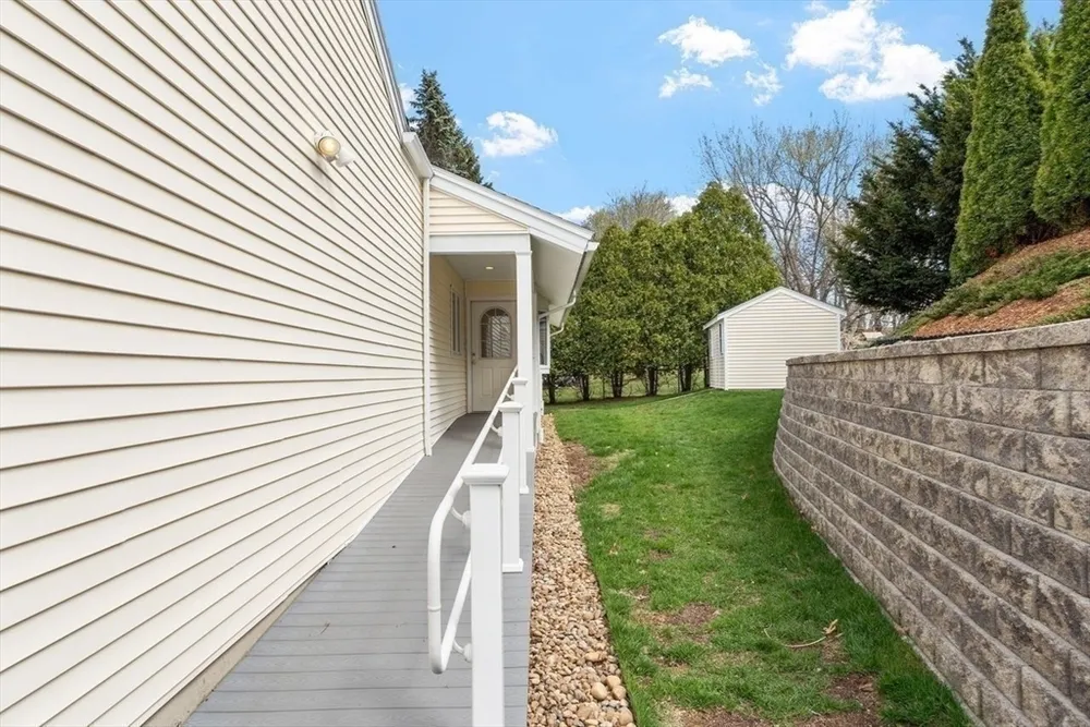 1 Anderson St, Peabody, MA 01960