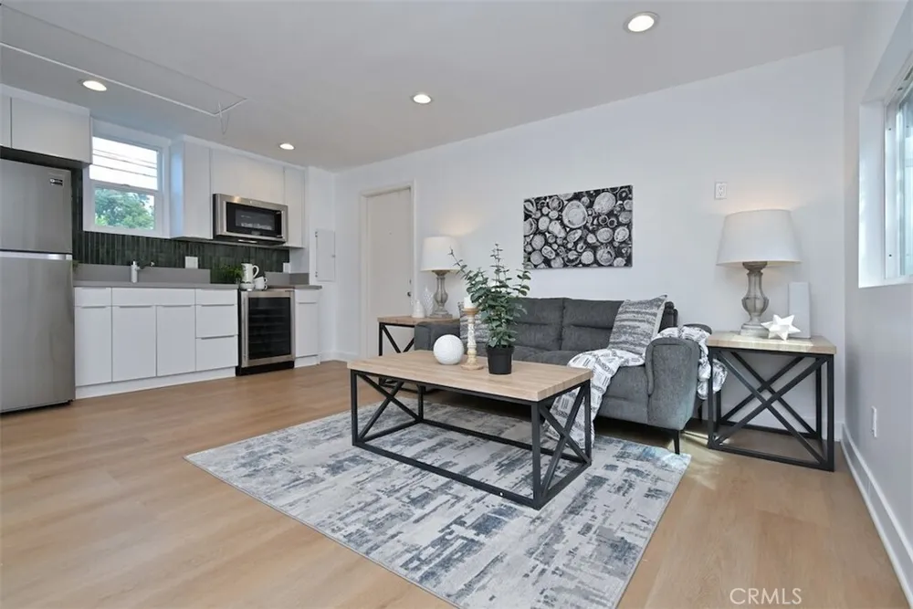 15576 Hesby St, Encino, CA 91436