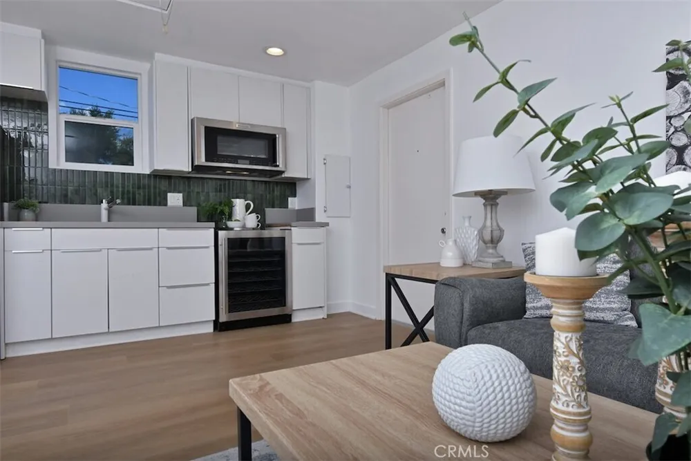 15576 Hesby St, Encino, CA 91436