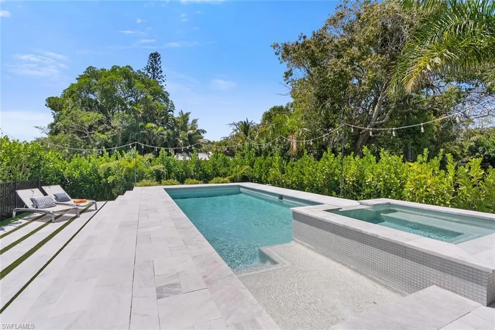 1984 Frederick St, Naples, FL 34112