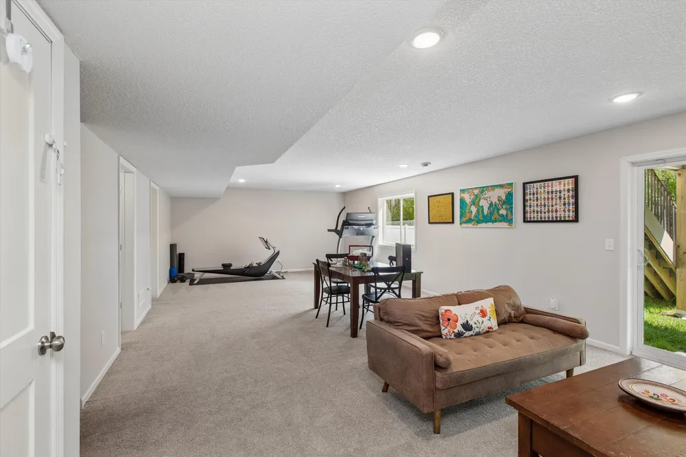 5590 Upper 179th St W, Lakeville, MN 55044