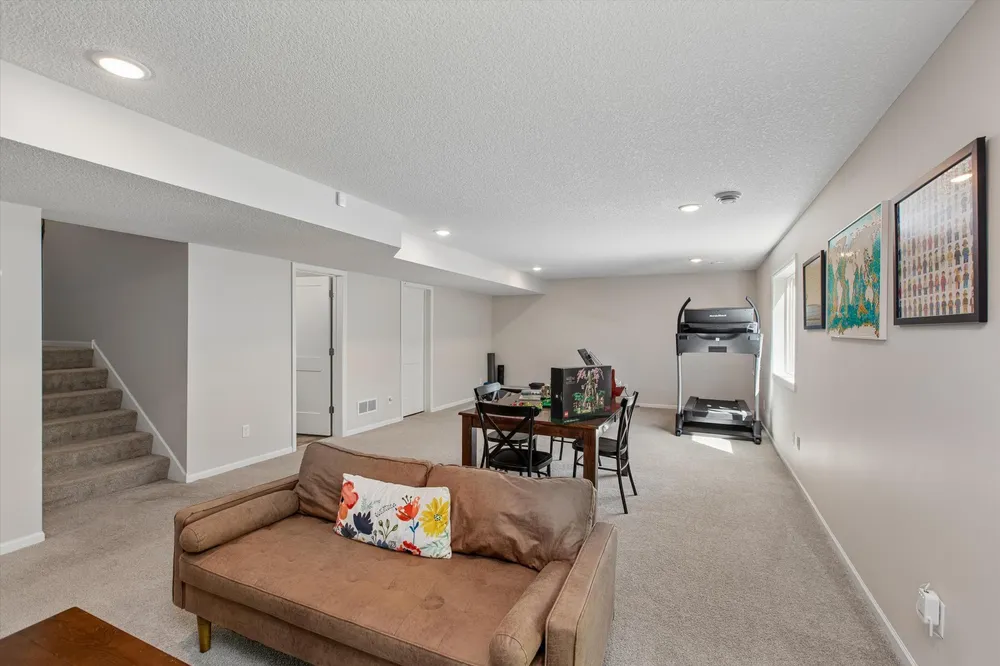 5590 Upper 179th St W, Lakeville, MN 55044