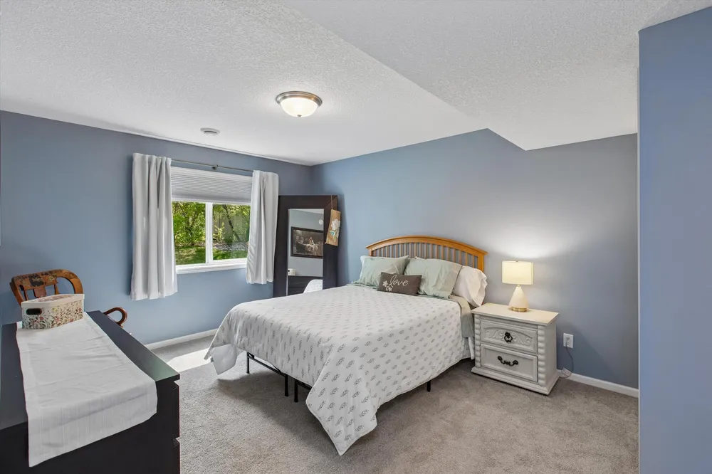 5590 Upper 179th St W, Lakeville, MN 55044