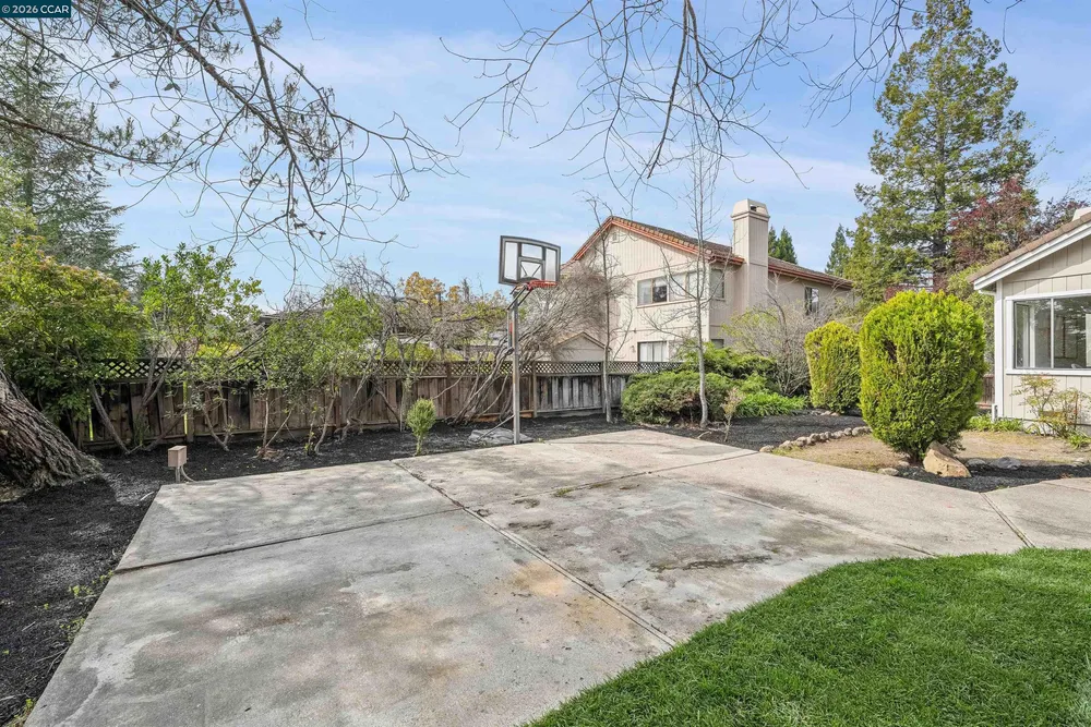 140 Cottonwood Ln, Danville, CA 94506