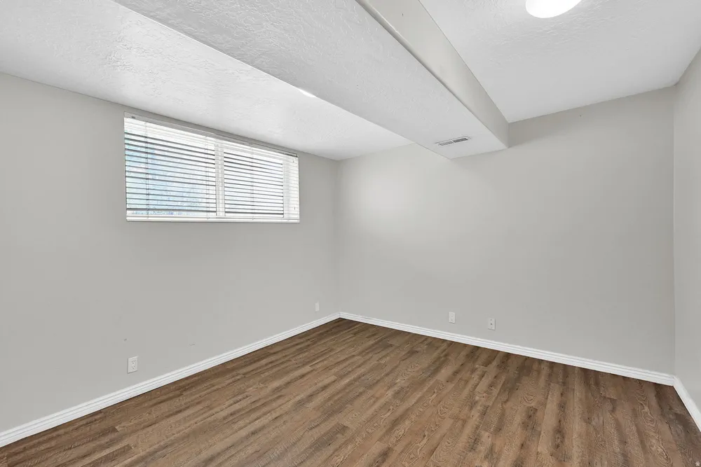 2101 N 700 W, Clinton, UT 84015