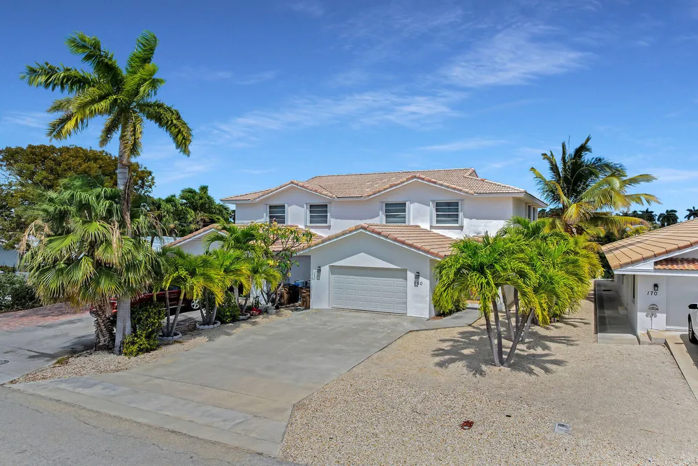 180 9th St, Key Colony Beach, FL 33051