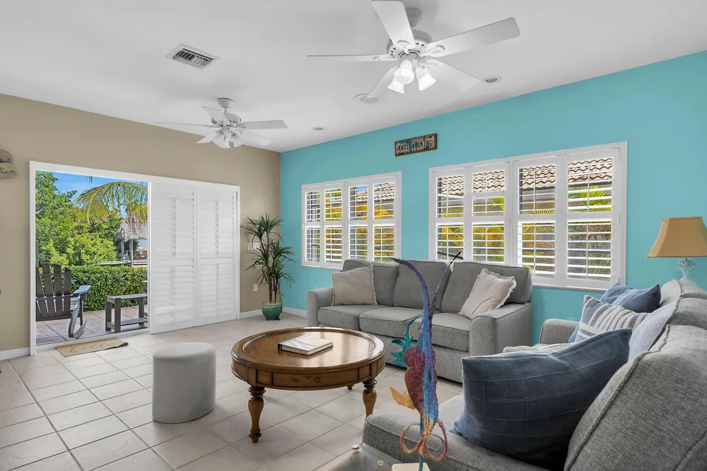 180 9th St, Key Colony Beach, FL 33051