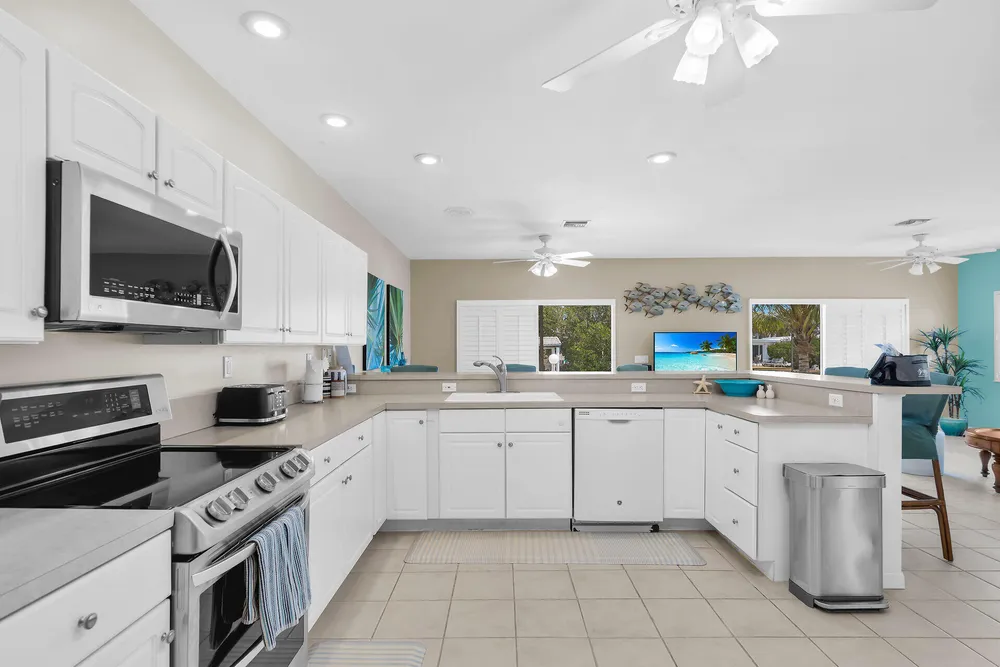 180 9th St, Key Colony Beach, FL 33051