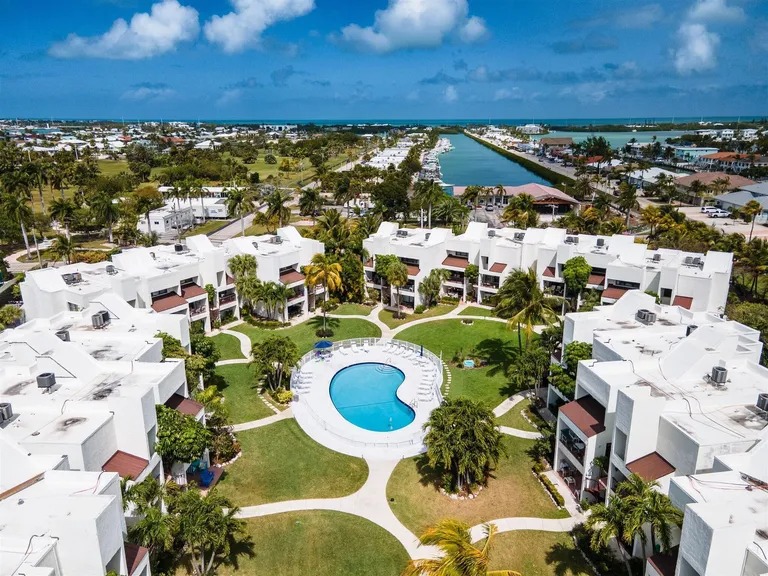 601 W Ocean Dr, Key Colony Beach, FL 33051