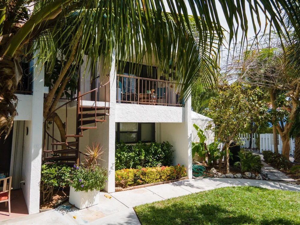 601 W Ocean Dr, Key Colony Beach, FL 33051