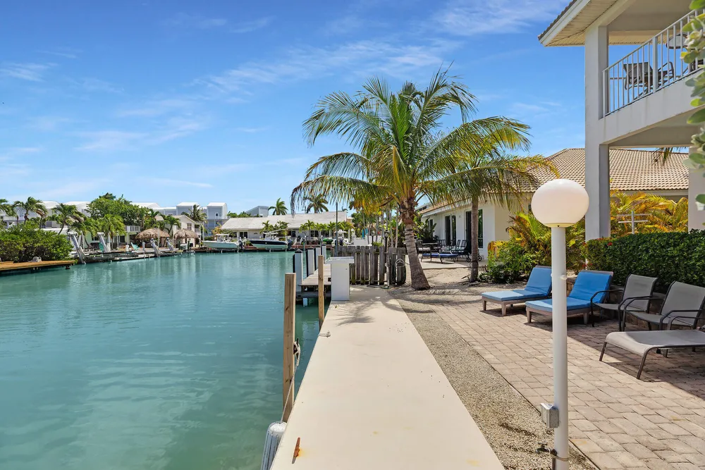 180 9th St, Key Colony Beach, FL 33051