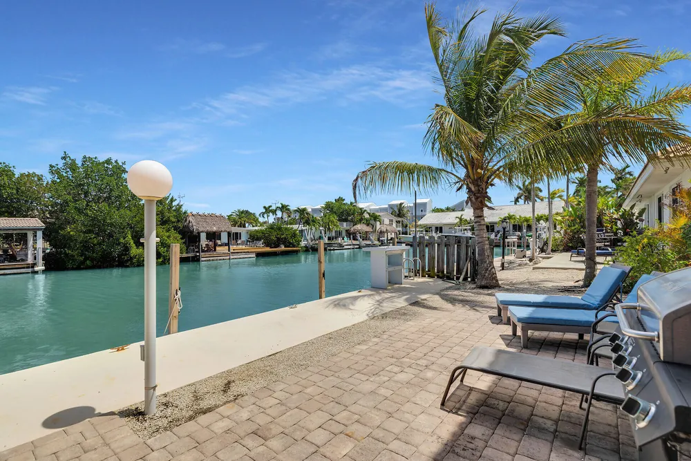 180 9th St, Key Colony Beach, FL 33051