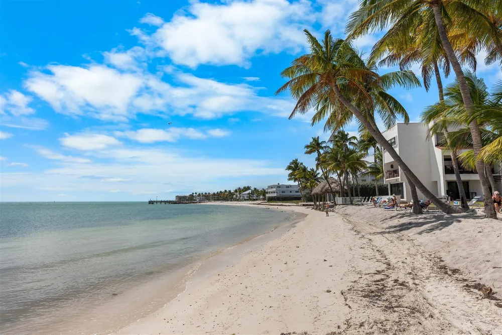 601 W Ocean Dr, Key Colony Beach, FL 33051