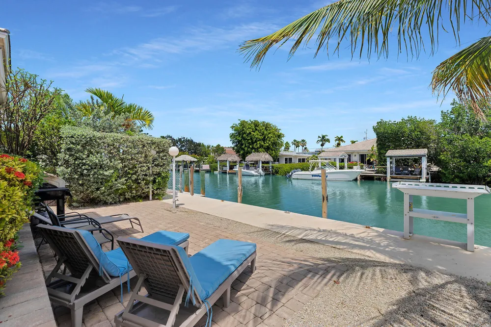 180 9th St, Key Colony Beach, FL 33051