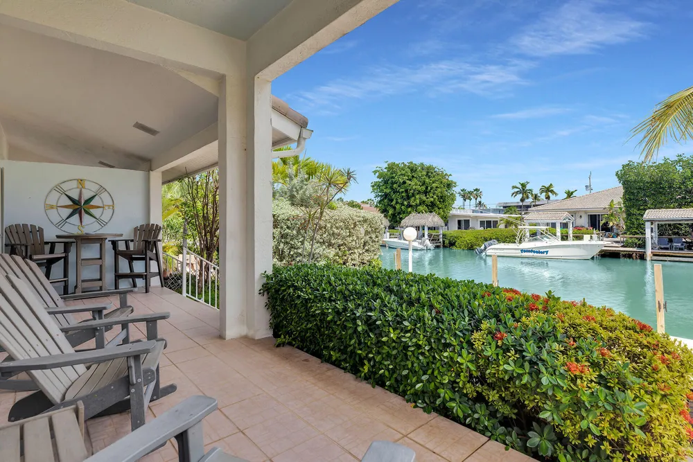180 9th St, Key Colony Beach, FL 33051