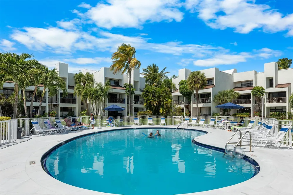601 W Ocean Dr, Key Colony Beach, FL 33051