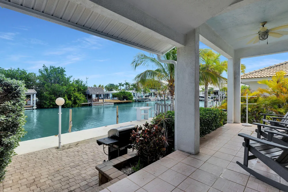 180 9th St, Key Colony Beach, FL 33051