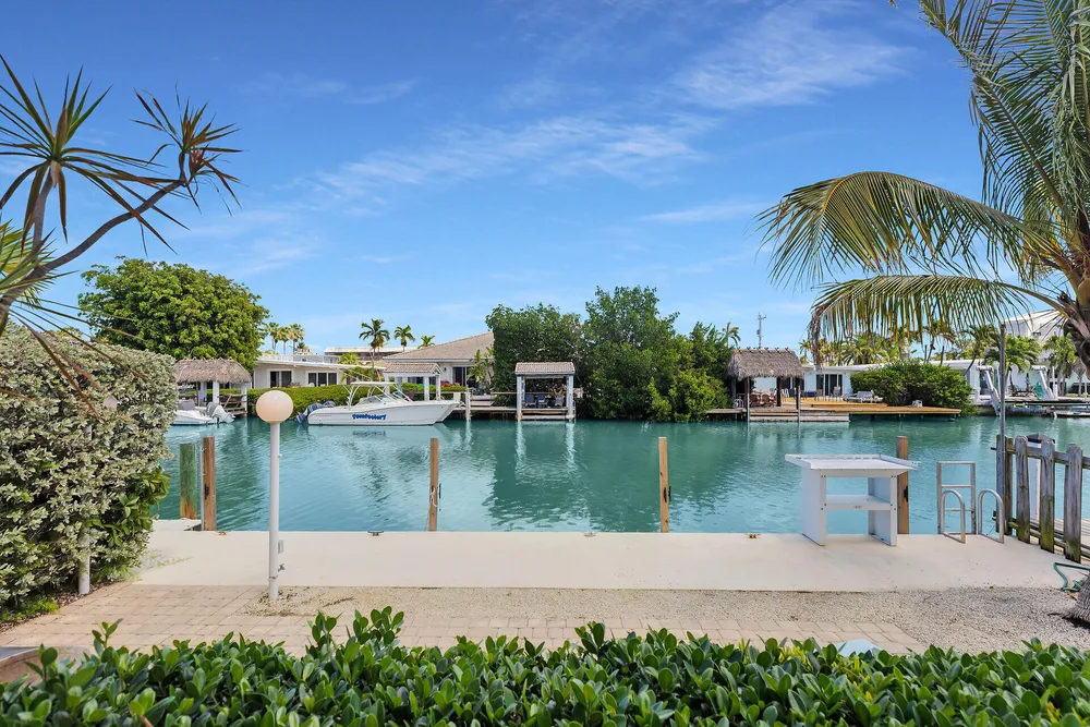 180 9th St, Key Colony Beach, FL 33051