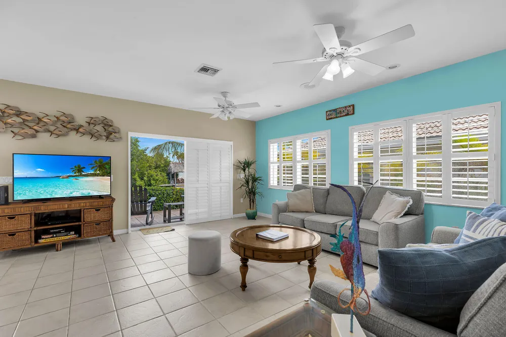 180 9th St, Key Colony Beach, FL 33051