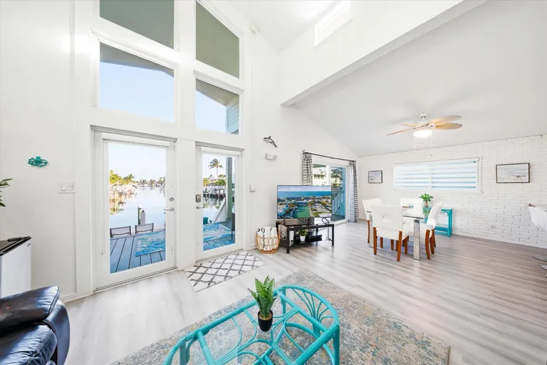 340 E Ocean Dr, Key Colony Beach, FL 33051